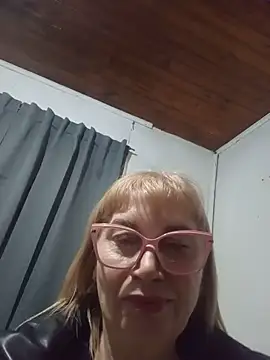 Snapshot of SexyMilf1211 chatting on July 1, 2026, 5:02 pm SexyMilf1211 online show from July 1, 2026, 5:02 pm