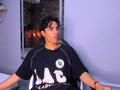 MattFiore online show from December 21, 2025, 6:31 pm