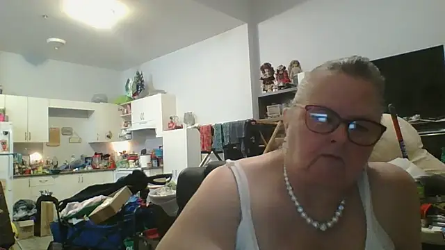 TiguhguhrsRose online show from January 15, 2026, 1:09 am