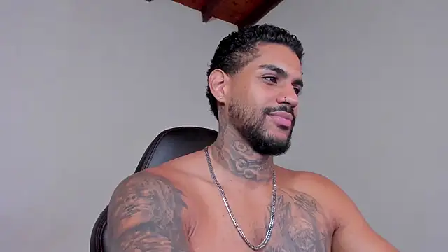 LuigiVitale 1 online show from December 18, 2025, 3:11 am