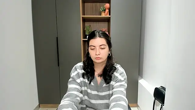 DelilaVanvliet online show from November 16, 2025, 10:09 am