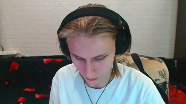 Snapshot of VerucaHalston chatting on November 20, 2025, 1:34 pm VerucaHalston online show from November 20, 2025, 1:34 pm