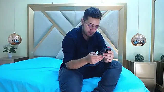 Ethan Greys online show from December 18, 2025, 1:22 am