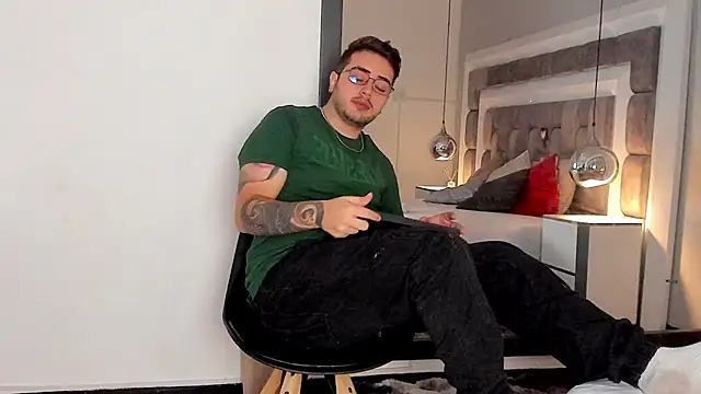 Ethan Greys online show from November 30, 2025, 3:40 am