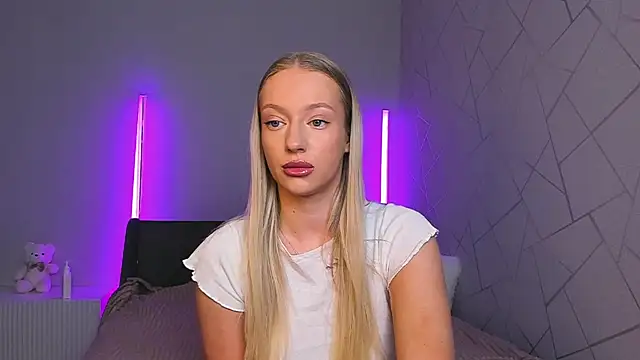 Snapshot of elldiana chatting on June 19, 2026, 2:50 am elldiana online show from June 19, 2026, 2:50 am