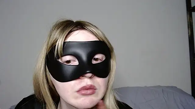 shytyler online show from November 18, 2025, 6:33 pm