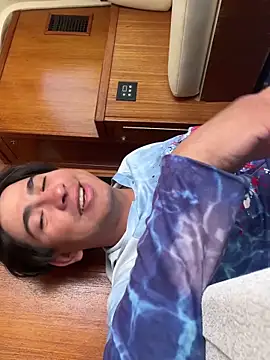 algila08 online show from April 14, 2026, 8:25 pm