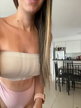 Snapshot of BelleRune chatting on December 3, 2025, 9:20 am BelleRune online show from December 3, 2025, 9:20 am