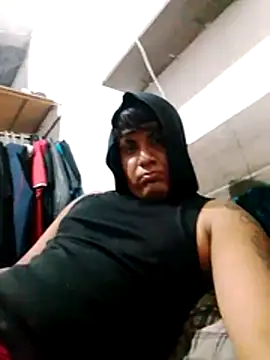 LogaBlade online show from April 19, 2026, 4:57 am