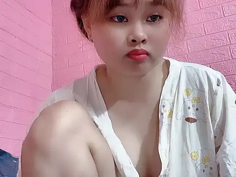 Snapshot of Lina8386 chatting on November 17, 2025, 10:03 pm Lina8386 online show from November 17, 2025, 10:03 pm