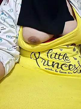 mnbvcxzqwertyuiop1235 online show from April 13, 2026, 7:51 pm