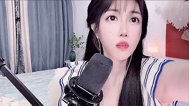 Laura 520 online show from June 18, 2026, 2:21 am