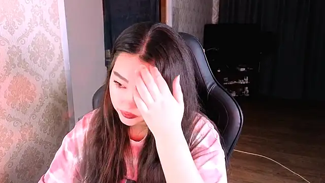 Emma Uilson online show from March 2, 2026, 2:02 pm