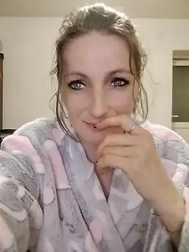 Snapshot of CrazyMaya39 chatting on April 18, 2026, 9:48 pm CrazyMaya39 online show from April 18, 2026, 9:48 pm