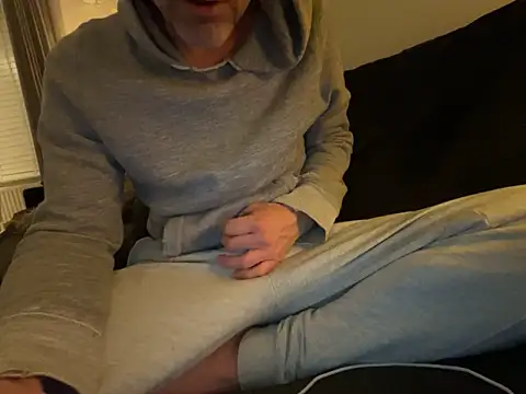 Snapshot of Brandonn1989amateur chatting on November 17, 2025, 9:52 pm Brandonn1989amateur online show from November 17, 2025, 9:52 pm