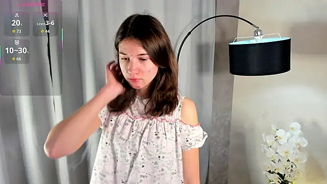 MarilynMun online show from December 15, 2025, 2:06 am