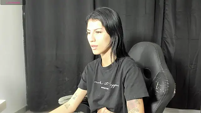 Hot play18 online show from April 18, 2026, 5:59 pm