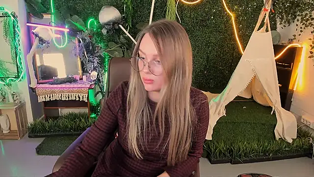 Snapshot of SandraLindsey chatting on November 14, 2025, 3:26 pm SandraLindsey online show from November 14, 2025, 3:26 pm