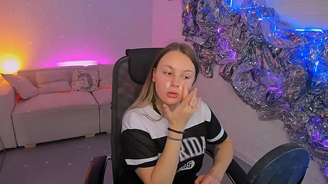 Snapshot of SandraLindsey chatting on November 28, 2025, 1:33 pm SandraLindsey online show from November 28, 2025, 1:33 pm