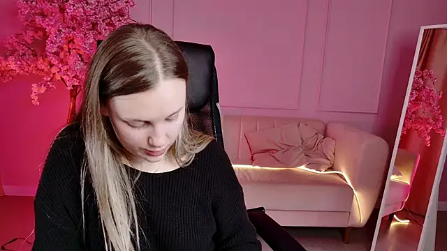 Snapshot of SandraLindsey chatting on November 18, 2025, 11:46 am SandraLindsey online show from November 18, 2025, 11:46 am