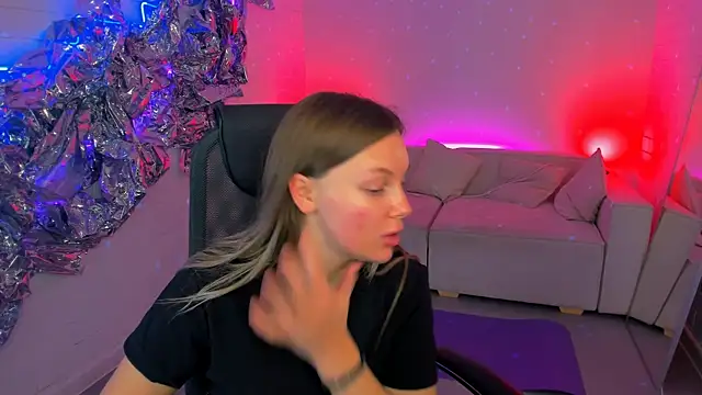 Snapshot of SandraLindsey chatting on December 4, 2025, 2:05 pm SandraLindsey online show from December 4, 2025, 2:05 pm