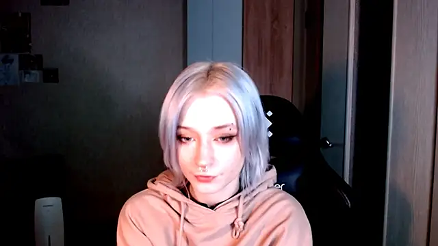 SophiaLur online show from November 24, 2025, 3:23 pm