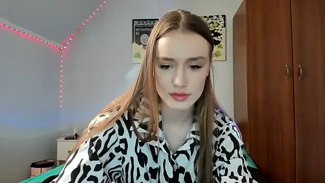 tinyglow online show from February 15, 2026, 4:06 pm