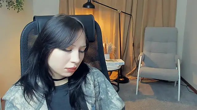 EthelynSeiler online show from November 18, 2025, 3:04 pm