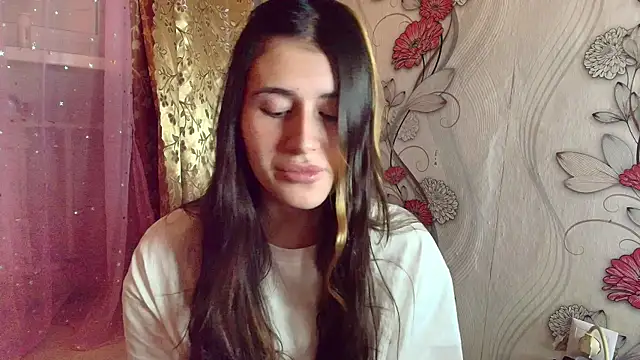 KristinaScott online show from November 30, 2025, 3:46 pm