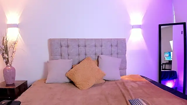 Emily Frostt online show from March 19, 2026, 11:32 am