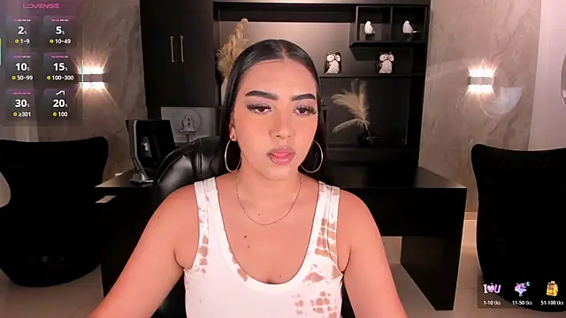 SophieLanne online show from June 22, 2026, 1:33 am