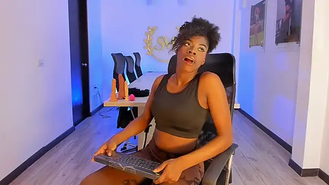 NalaRoux online show from January 6, 2026, 4:05 am