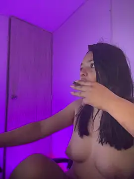 Snapshot of LaraDanverss chatting on December 15, 2025, 7:14 am LaraDanverss online show from December 15, 2025, 7:14 am