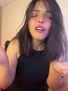 LaraDanverss online show from July 23, 2026, 8:38 pm