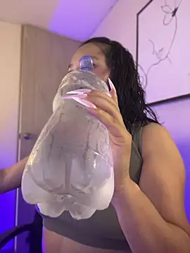 LaraDanverss online show from April 16, 2026, 9:39 pm