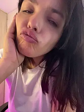LaraDanverss online show from June 24, 2026, 2:15 pm