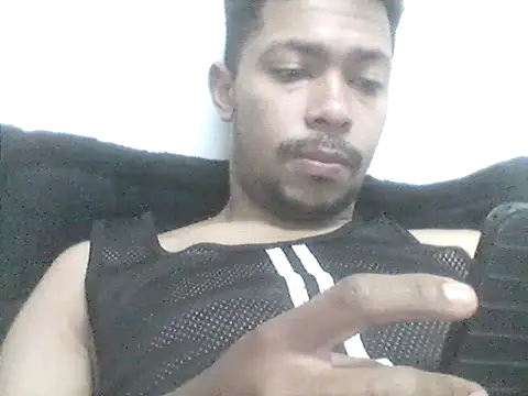 louishotlatinboy online show from November 18, 2025, 8:12 pm