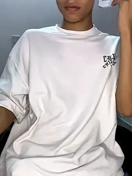 Snapshot of Andre_81q chatting on November 19, 2025, 1:27 am Andre 81q online show from November 19, 2025, 1:27 am