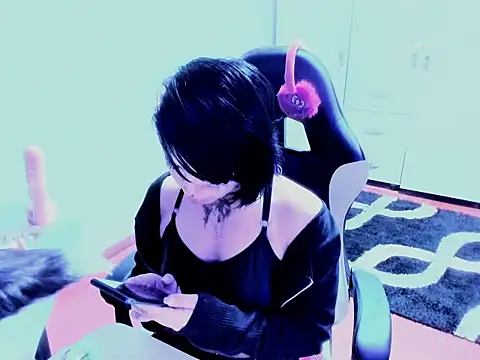 Snapshot of Zombitch chatting on November 28, 2025, 9:59 pm Zombitch online show from November 28, 2025, 9:59 pm