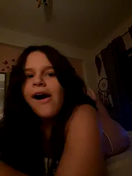 Snapshot of AngelSin04 chatting on November 17, 2025, 8:24 pm AngelSin04 online show from November 17, 2025, 8:24 pm