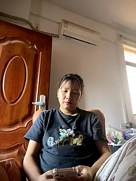 yiyi0316 online show from November 16, 2025, 5:56 am