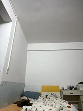 yiyi0316 online show from December 5, 2025, 5:33 pm