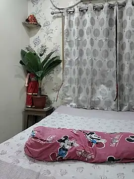 Cute-richa1 online show from April 18, 2026, 7:07 pm