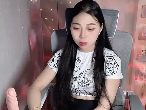 Snapshot of Lousii chatting on November 16, 2025, 5:39 pm Lousii online show from November 16, 2025, 5:39 pm