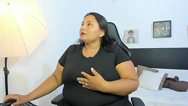 BWW-CINDY11 online show from January 19, 2026, 3:32 am