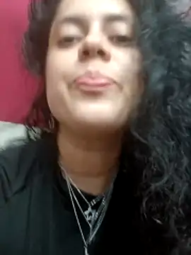 Snapshot of Lapeluda25 chatting on December 15, 2025, 8:03 pm Lapeluda25 online show from December 15, 2025, 8:03 pm