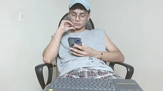 Snapshot of andrew_dann chatting on November 20, 2025, 6:25 am andrew dann online show from November 20, 2025, 6:25 am