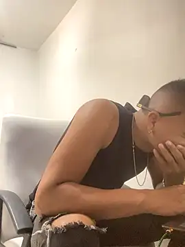 lester rose online show from November 19, 2025, 5:02 pm