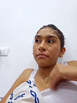 Snapshot of skinnyrox chatting on November 16, 2025, 2:38 am skinnyrox online show from November 16, 2025, 2:38 am