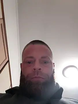 Snapshot of FrazierMoney chatting on November 16, 2025, 8:30 am FrazierMoney online show from November 16, 2025, 8:30 am